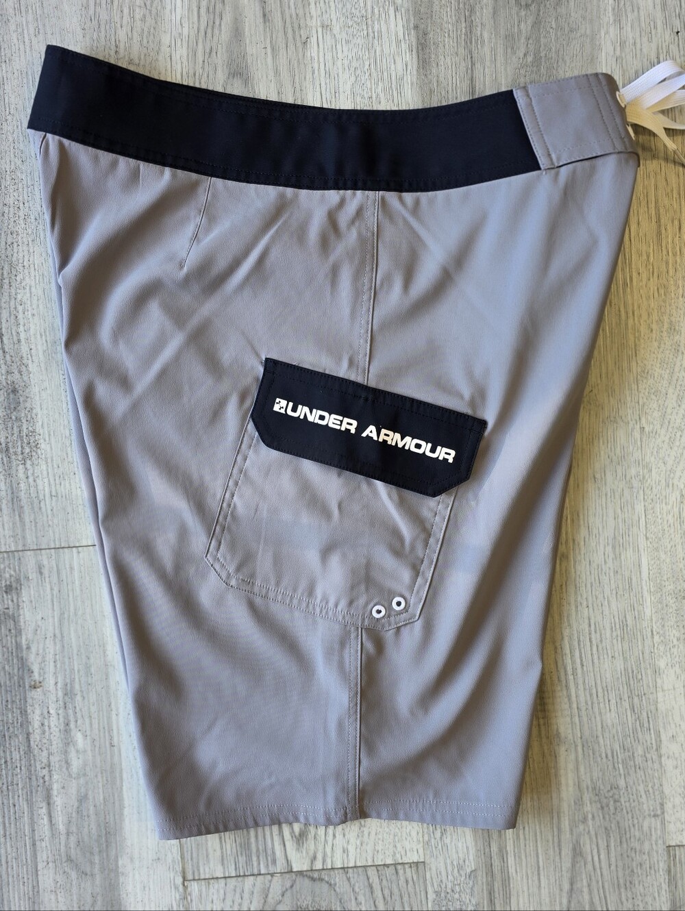 Under Armour Men’s Gray HeatGear Board Shorts Size 34
